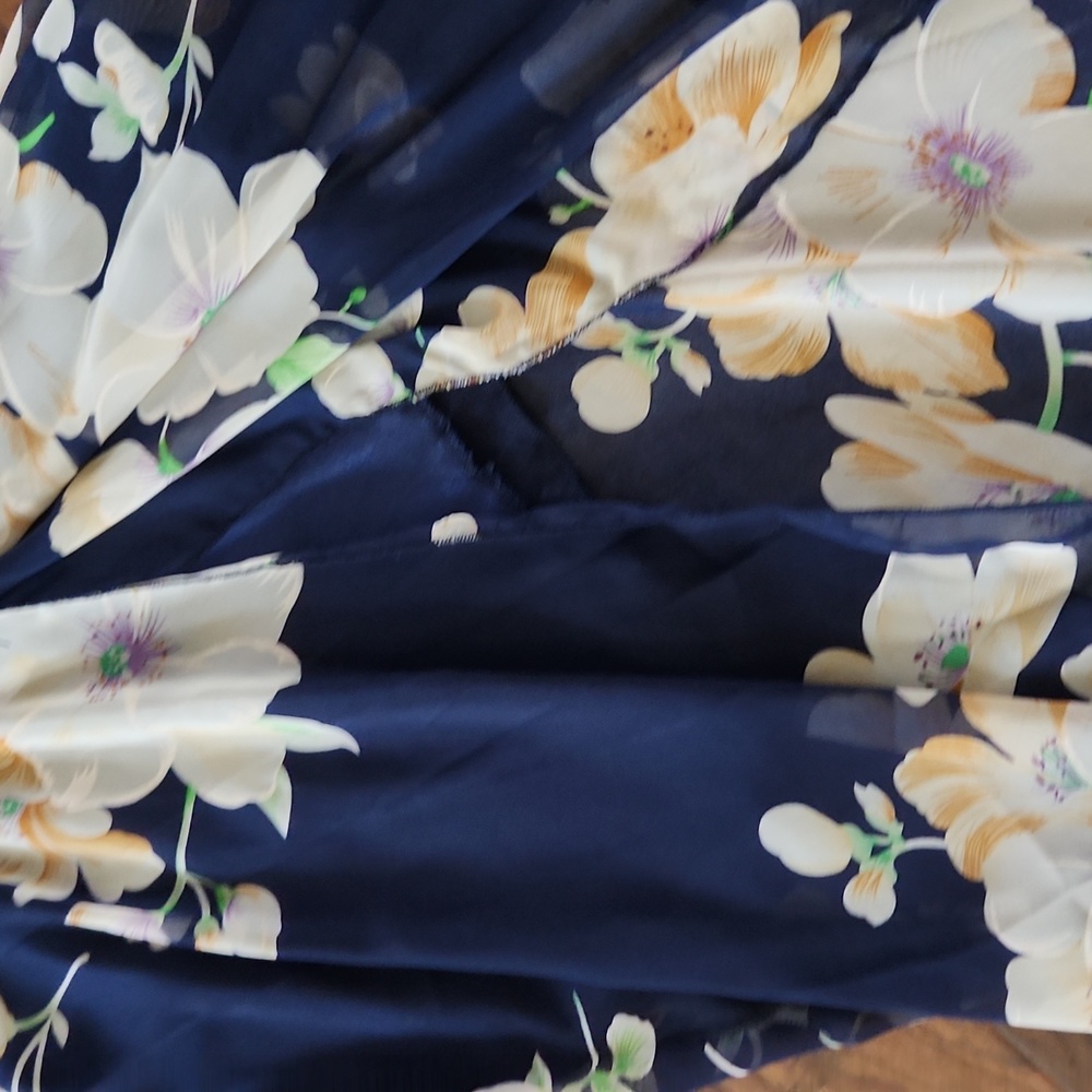 Dress - Picture 3 of 4